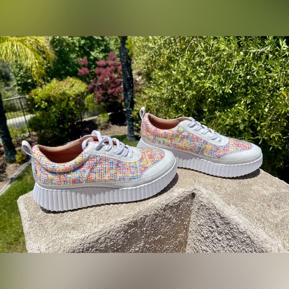 NWT Zodiac brand “Cooper” sneakers
